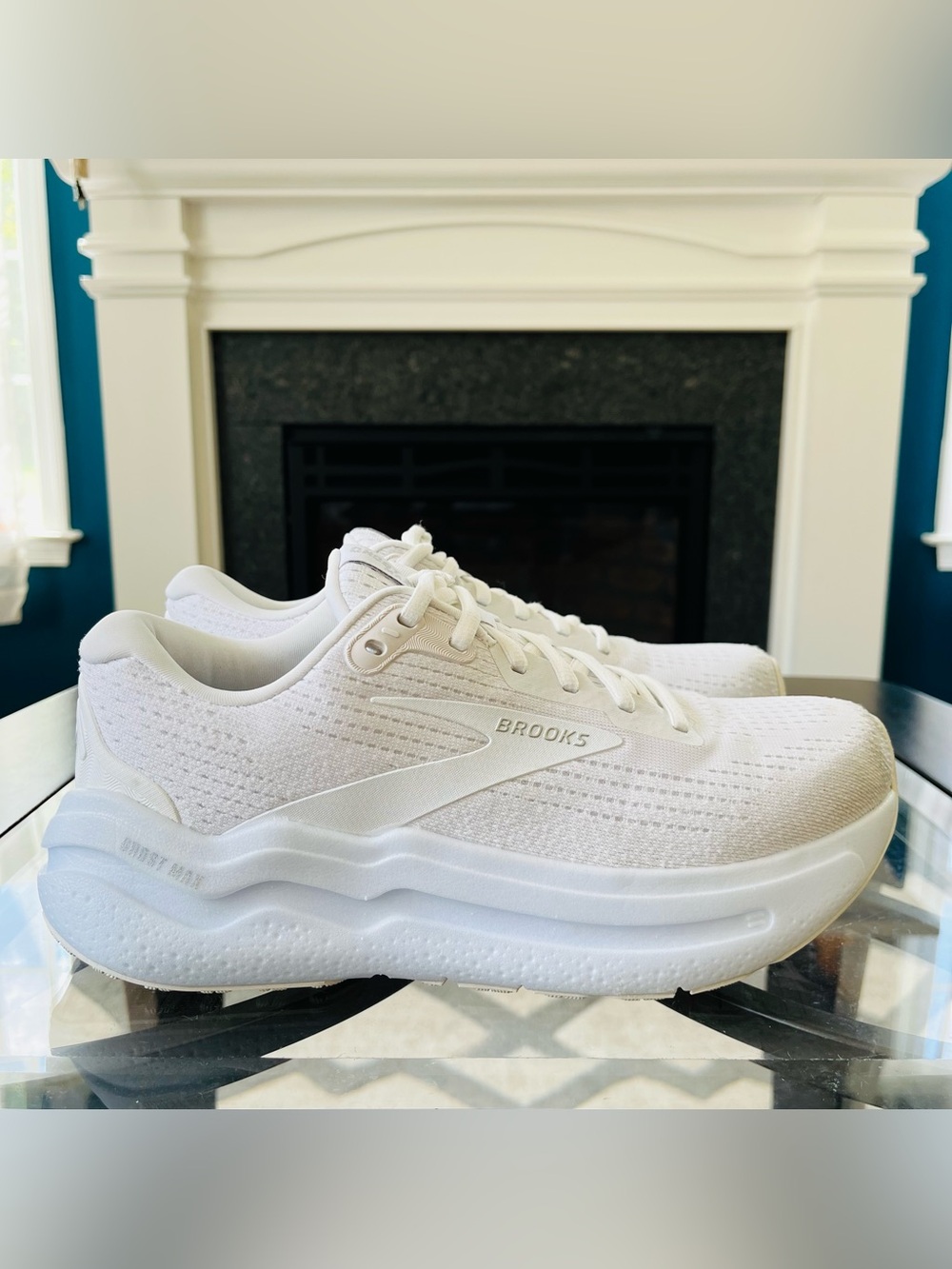Sz 8.5 BROOKS GHOST MAX 2 Women's Sneakers 120420-1B-168 White